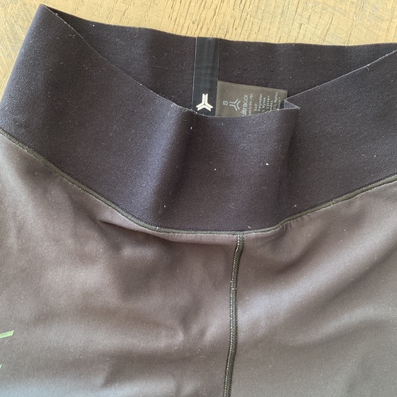Ultracor leggings size small - Picture 2 of 6
